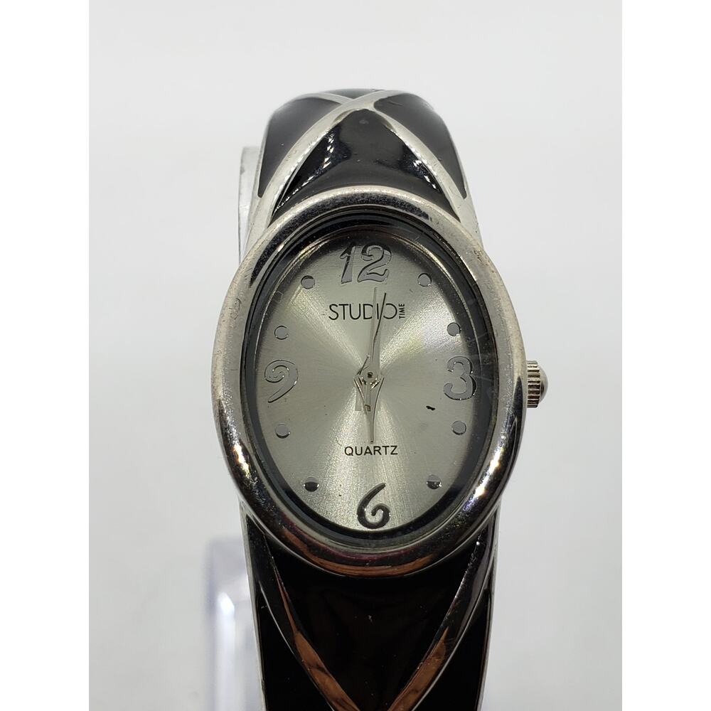 Studio Time STD3342T 0918. Silver and black accented bangle style band